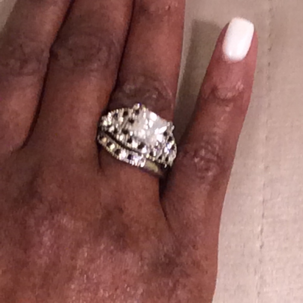 Ladies Wedding Ring Set! - Picture 6 of 9